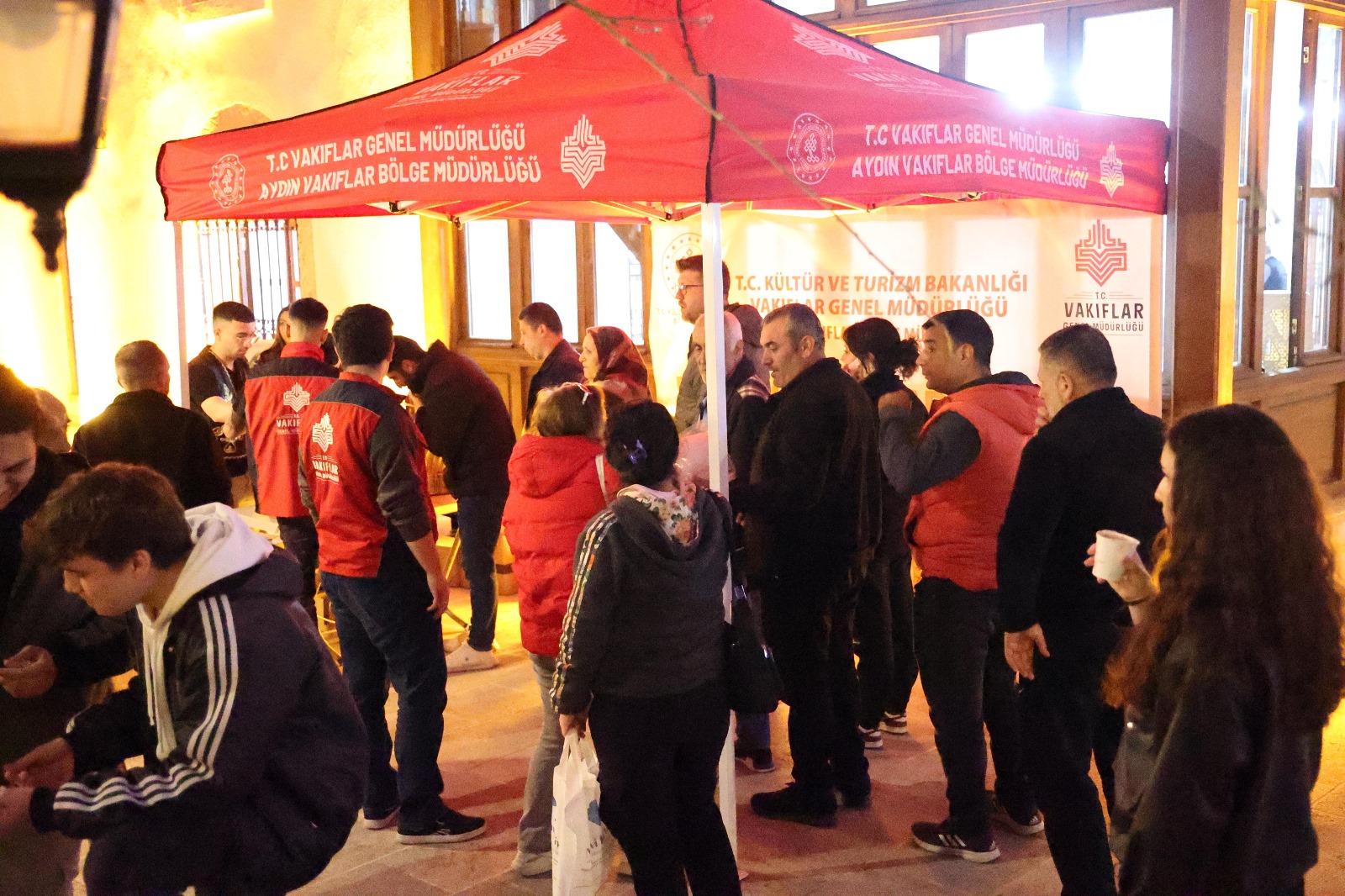 Aydın Vakıflar Bölge Müdürlüğünün İkramları Devam Ediyor