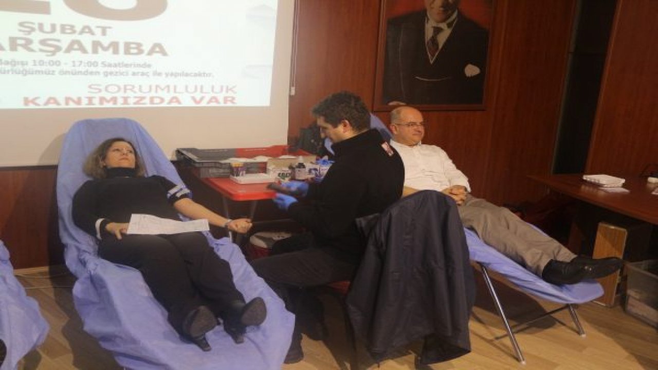 Eğitimciler ve velilerden Kızılay’a kan bağışı