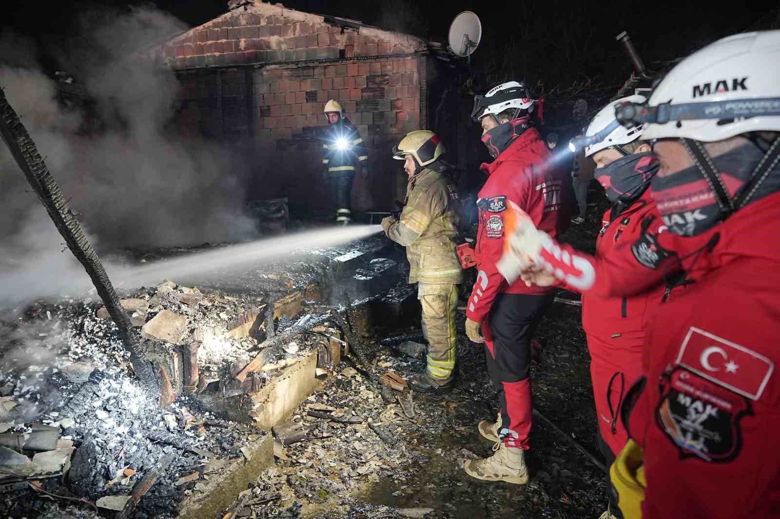 Korkutan Yangın: 18 Ahşap Ev Küle Döndü