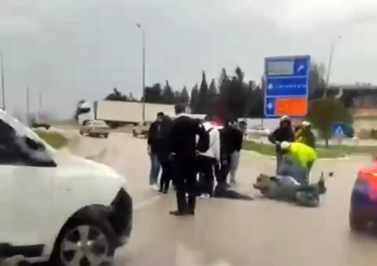 Araba İle Motorsiklet Kafa Kafaya Çarpıştı