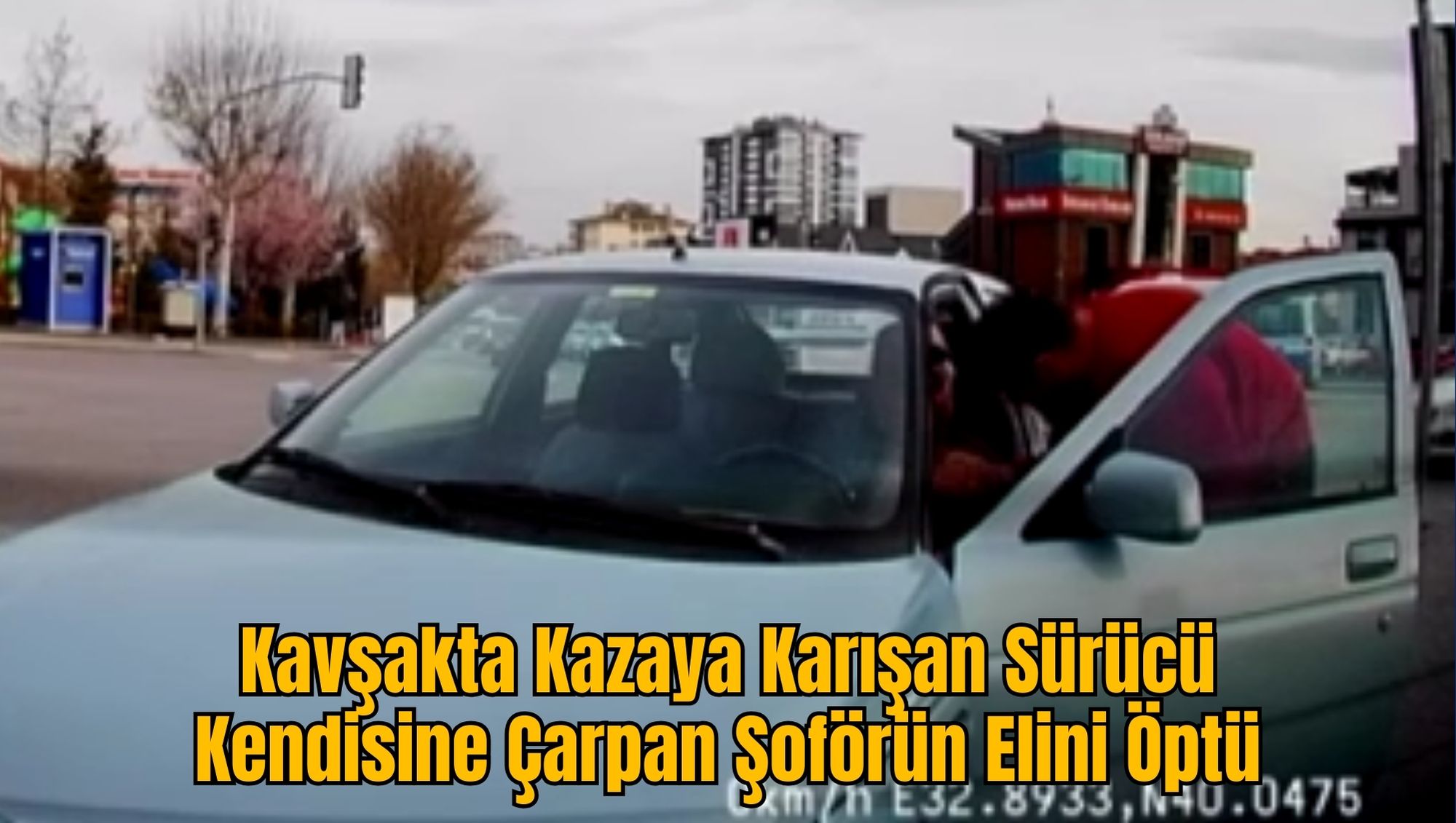 Kavşakta Kazaya Karışan Sürücü, Kendisine Çarpan Şoförün Elini Öptü