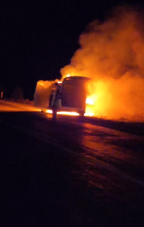 Seyir halindeki araç alev topuna döndü