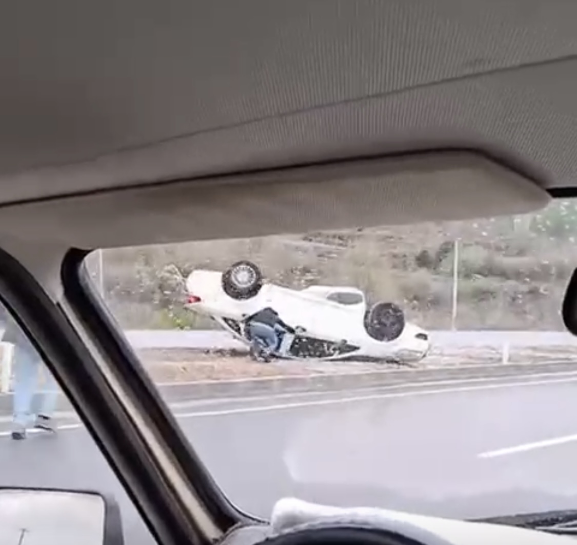 Menteşe’de Trafik Kazası:Yoldan Çıkan Araç Takla Attı