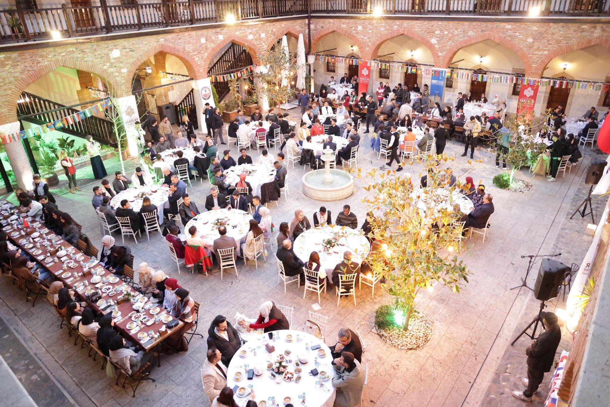 Aydın Vakıflar Bölge Müdürlüğü 121 Bin Vatandaşa İftar Yemeği Verdi
