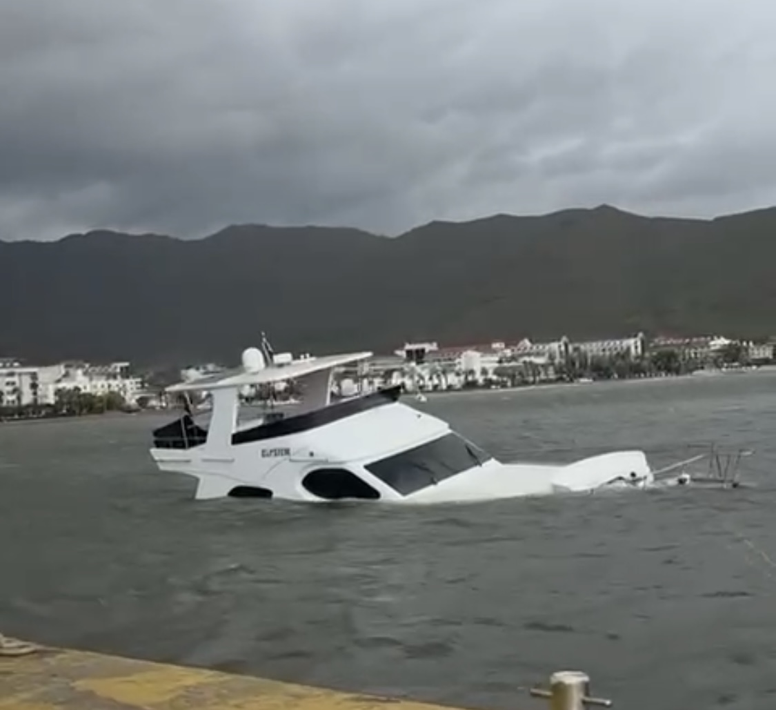 Marmaris’de Şiddetli Yağış ve Fırtına Tekneleri Batırdı