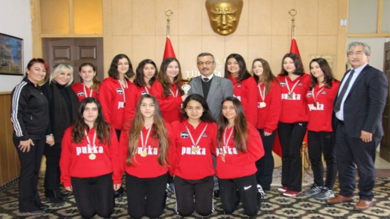 Marmarisli kızlar Ege şampiyonu