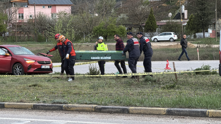 Tırla Otomobil Çarpıştı: Bir Aile Yok Oldu