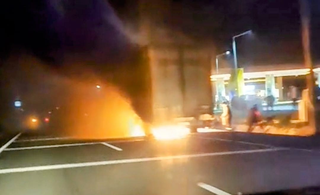 Muğla Yatağan Karayolunda Bir Kamyon Alev Alev Yandı