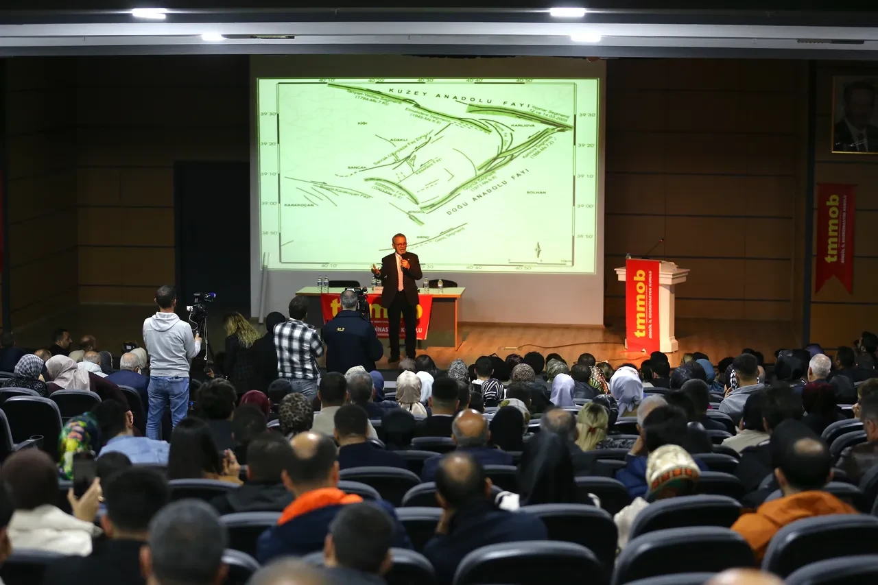 Prof. Dr. Naci Görür’den Fay Hattı Uyarısı: “Eli Kulağında”