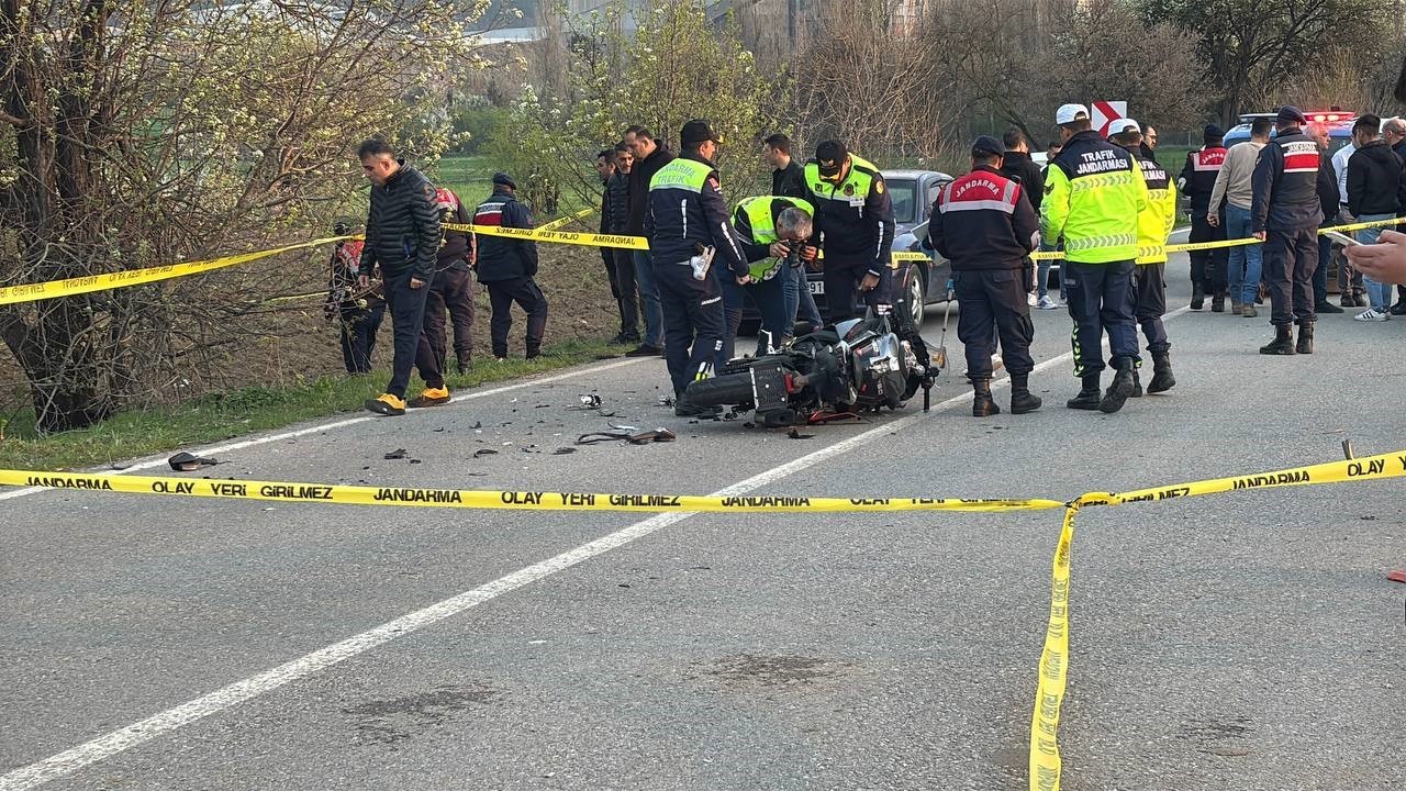 Traktörle motosiklet çarpıştı: 1 ölü, 1 yaralı