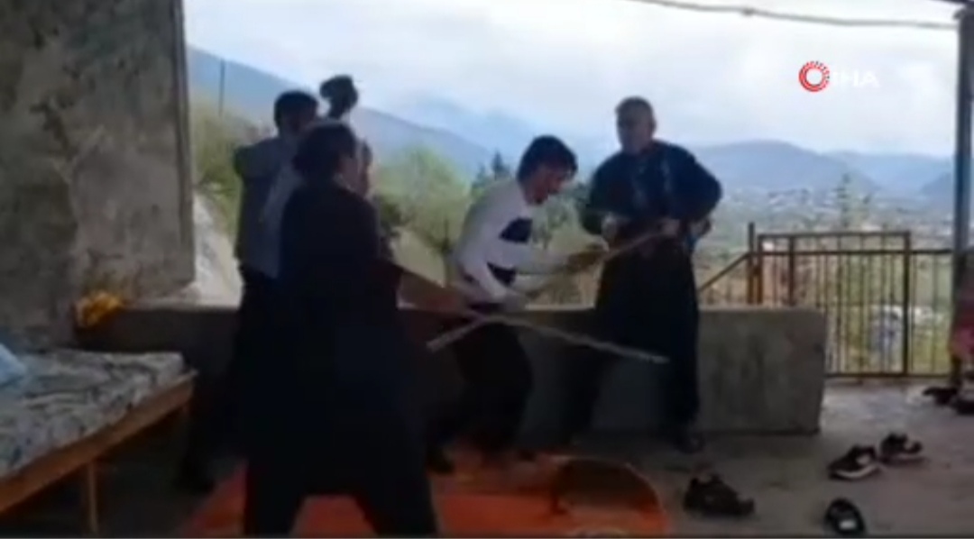 İki aile arasında sopalı kavga