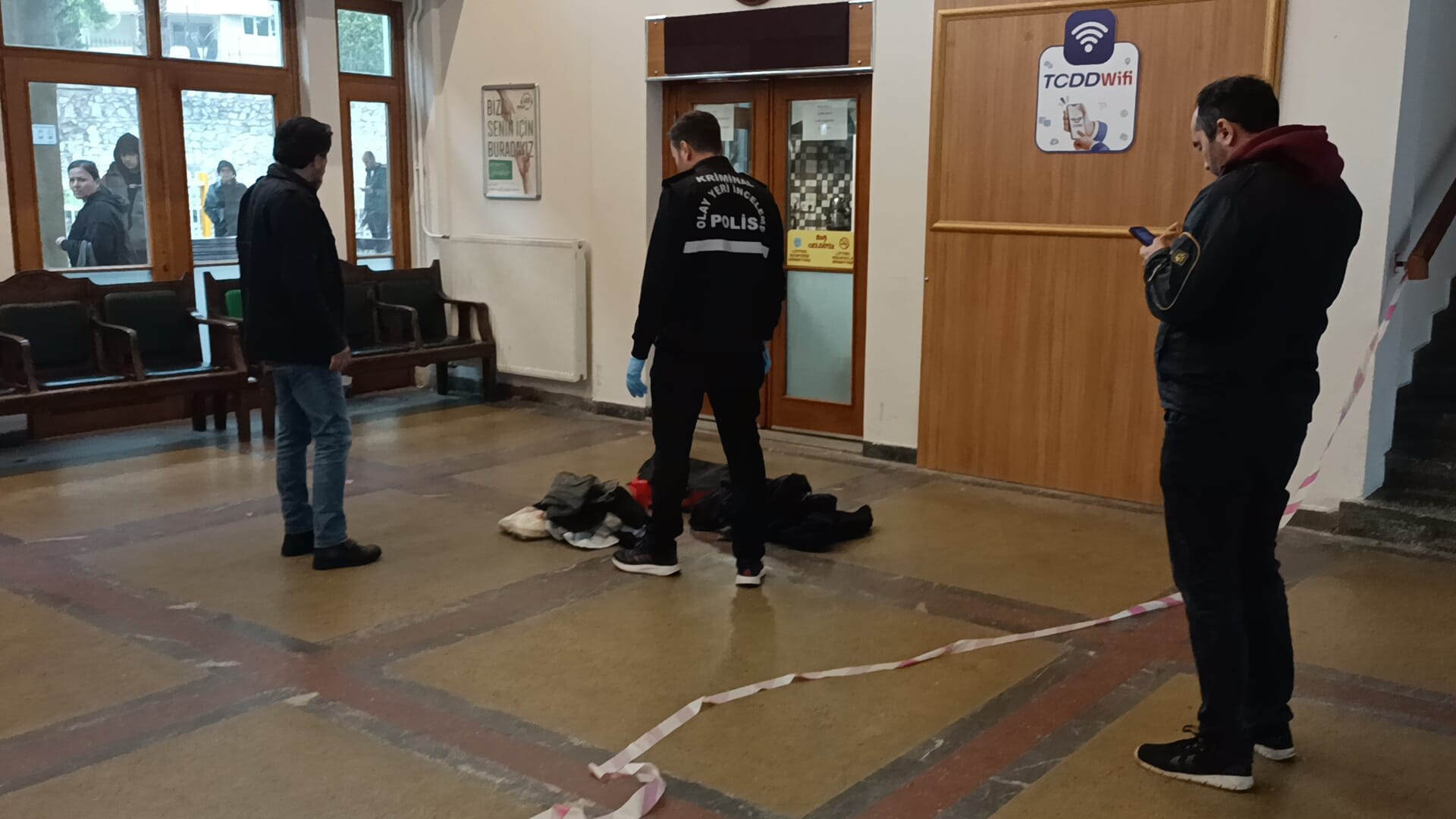 Unutulan valiz paniğe neden oldu: Bina boşaltıldı