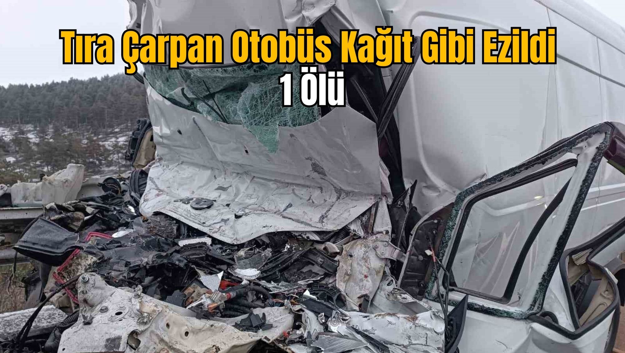 Tıra Çarpan Otobüs Kağıt Gibi Ezildi: 1 Ölü