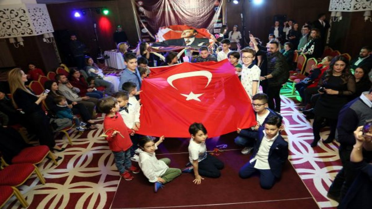 Çocuklardan çocuklara yardım defilesi