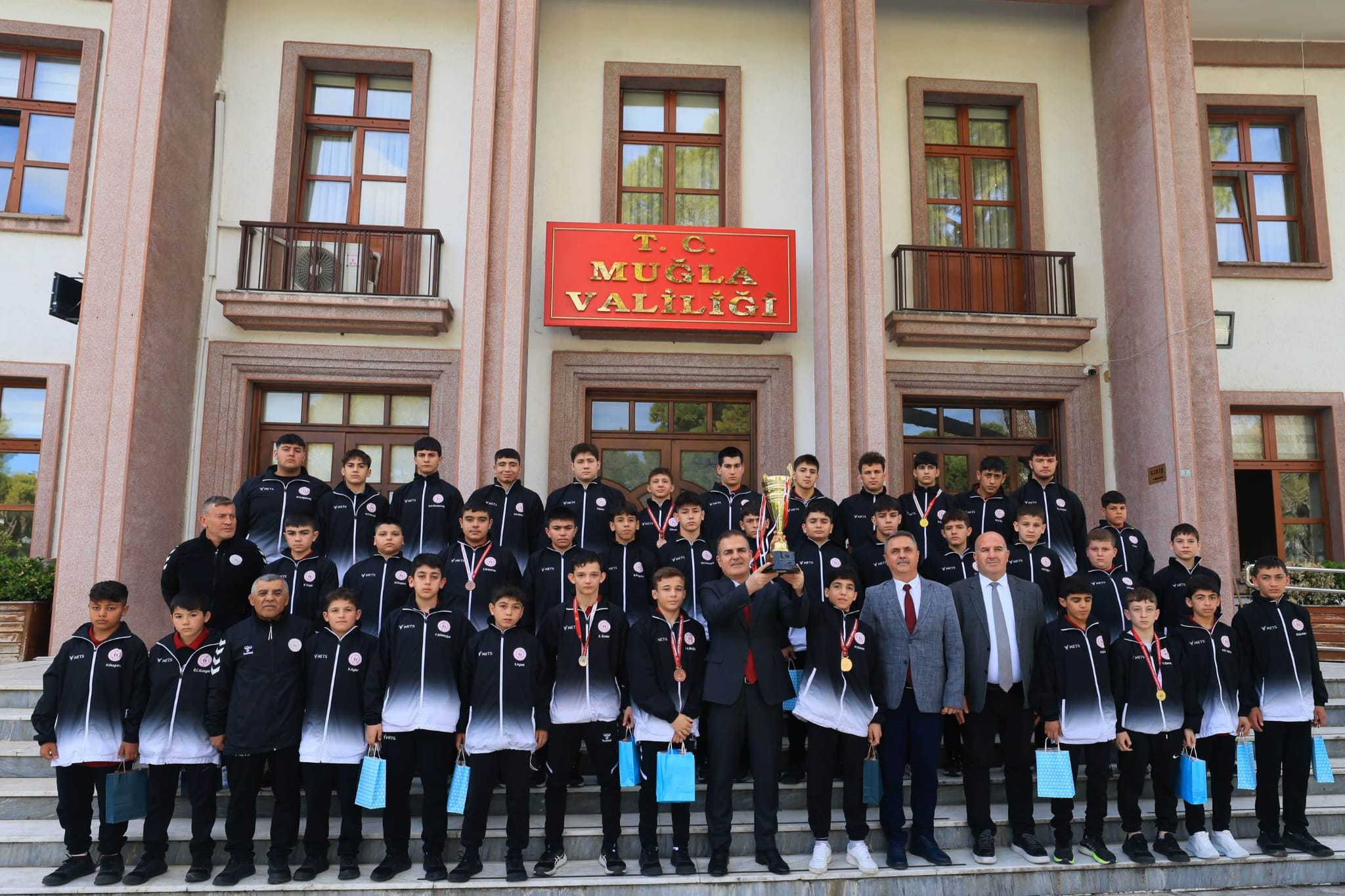 Milas'lı Güreşcilerden Vali Akbıyık'a Ziyaret