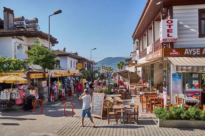 Ula Belediyesi'nden Sakin Kente Estetik Dokunuş