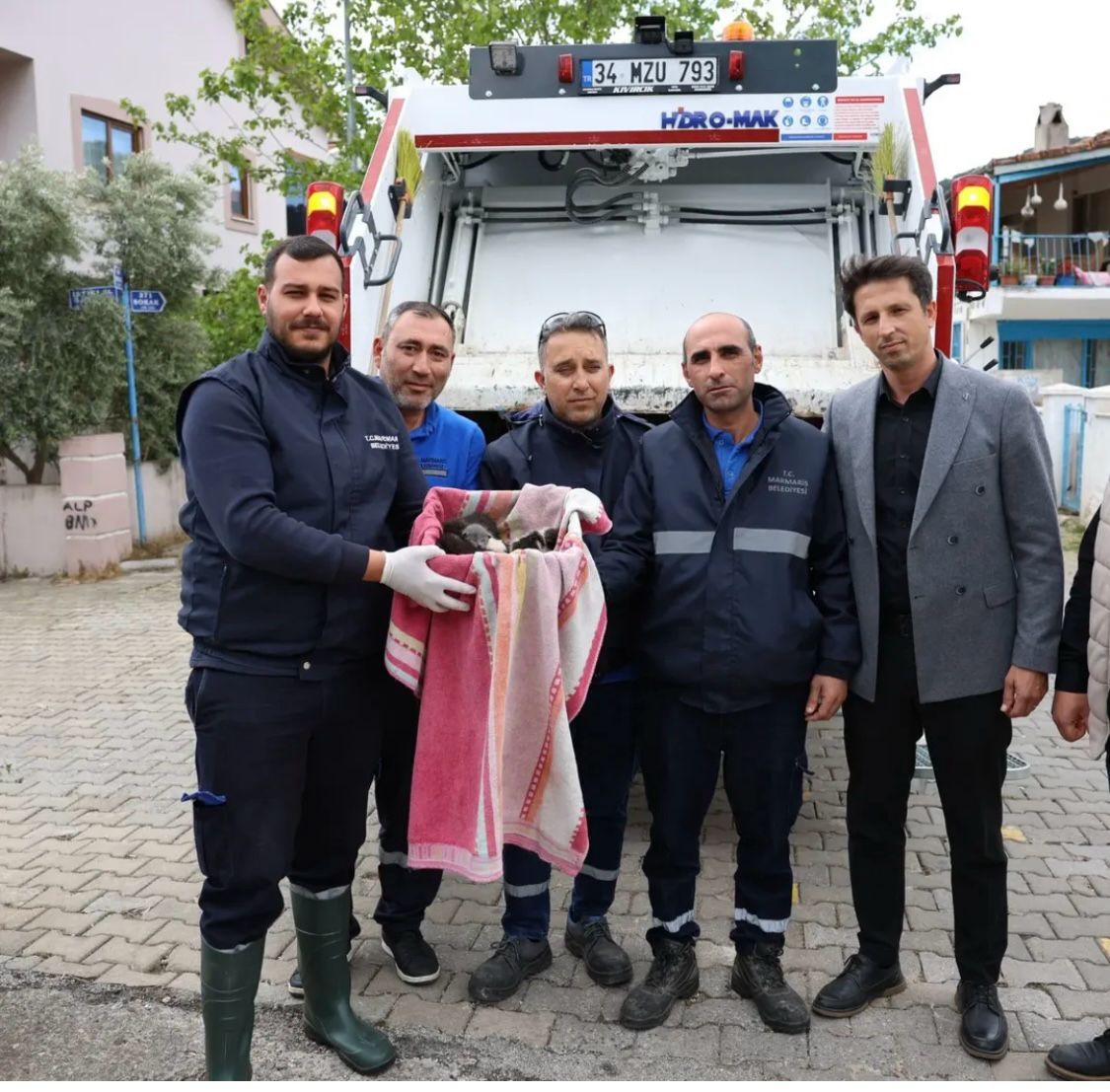 Marmaris Belediyesinden  “Kahramanlar Her Zaman Pelerin Takmaz” Mesajı