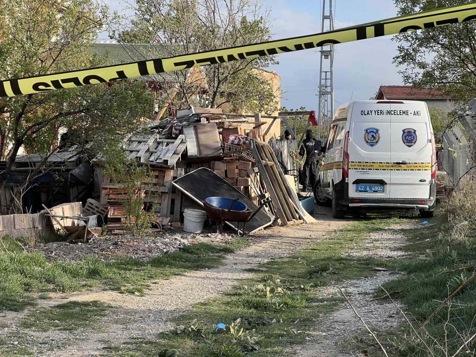 Tartıştığı eşini av tüfeğiyle öldürüp intihar etti