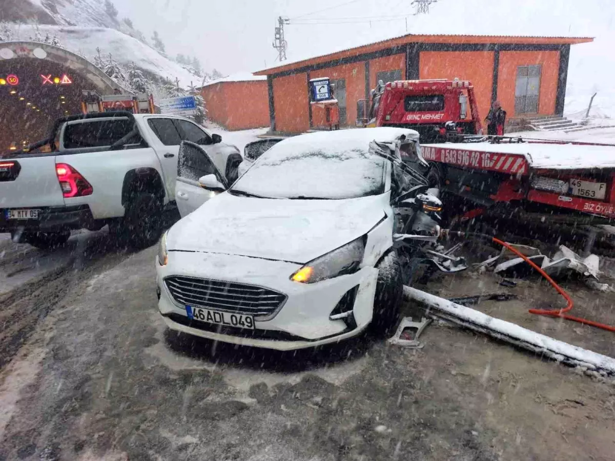 Trafik Kazası: 1 Ölü, 3 Yaralı