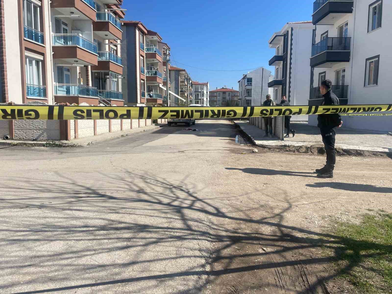 Boşanma Aşamasındaki Karısını Sokak Ortasında Katletti