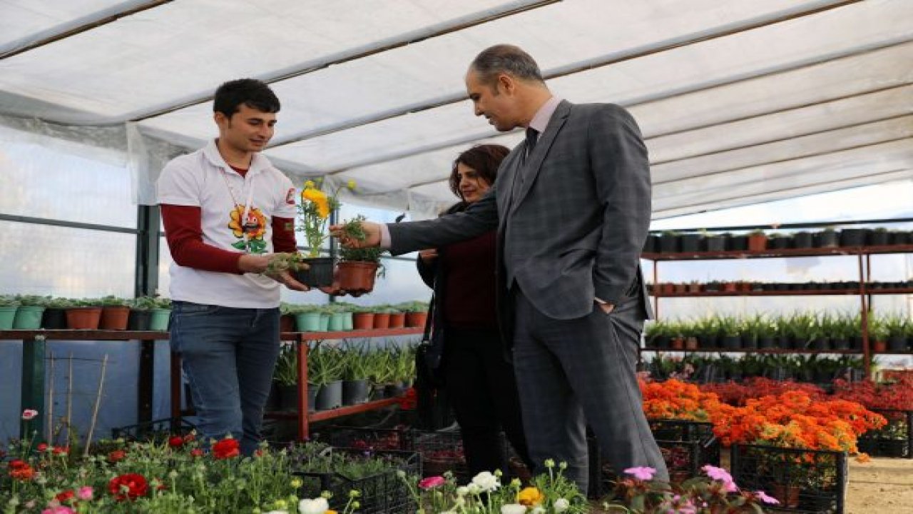 Menteşe Çiçek Bahçesinde, Satışlar Devam Ediyor