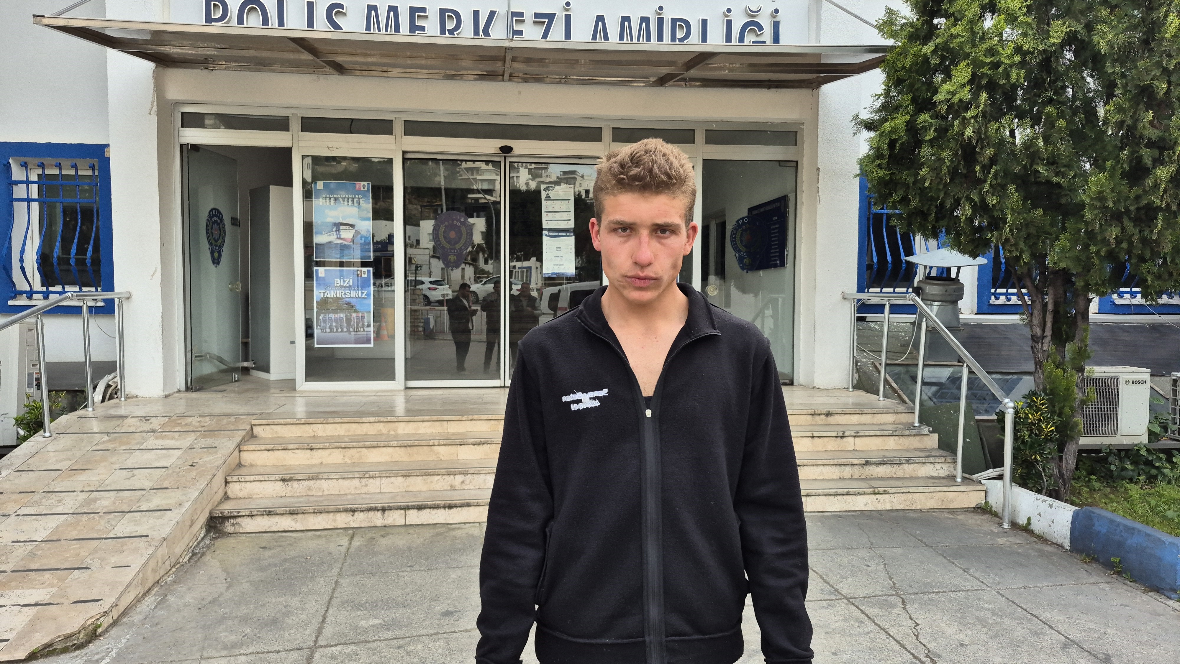 Bodrumlu Kağıt Toplayıcısı Gençten Örnek Davranış