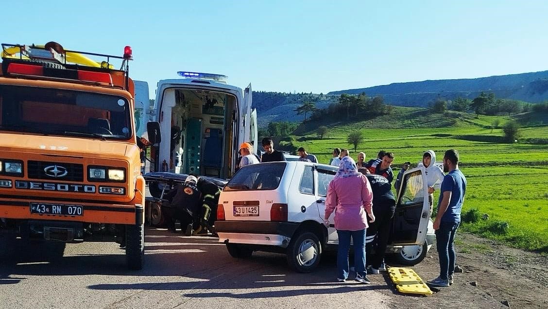 Akıl Almaz Trafik Kazası: 3 Yaralı