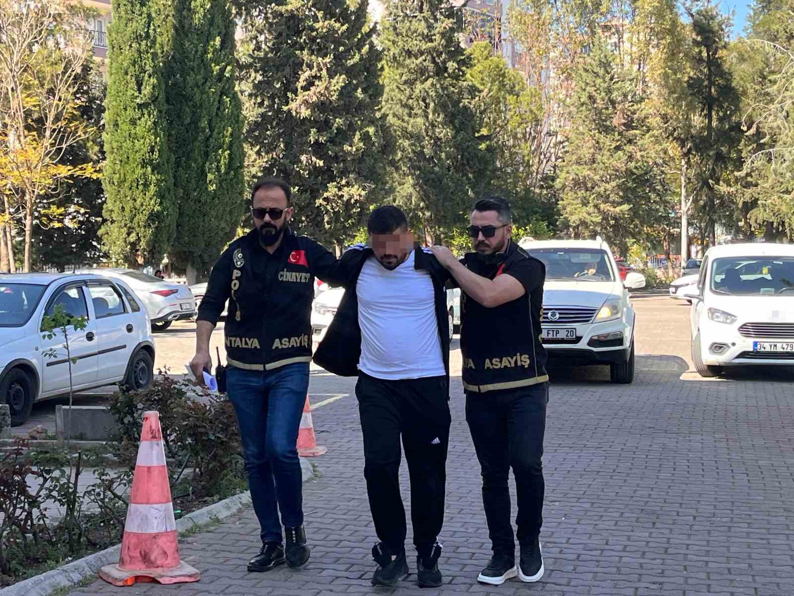 Kendisini Taciz Ettiğini Öne Sürdüğü Arkadaşını Silahla Vurarak Öldürdü