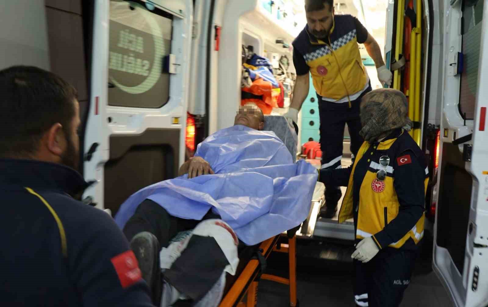 Komşular Arası Bıçaklı Park Kavgası:1 Yaralı