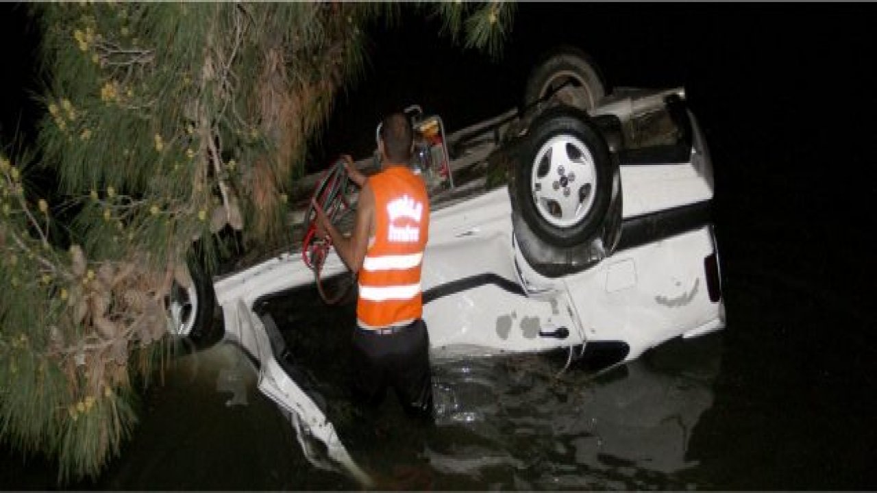 Otomobil denize düştü