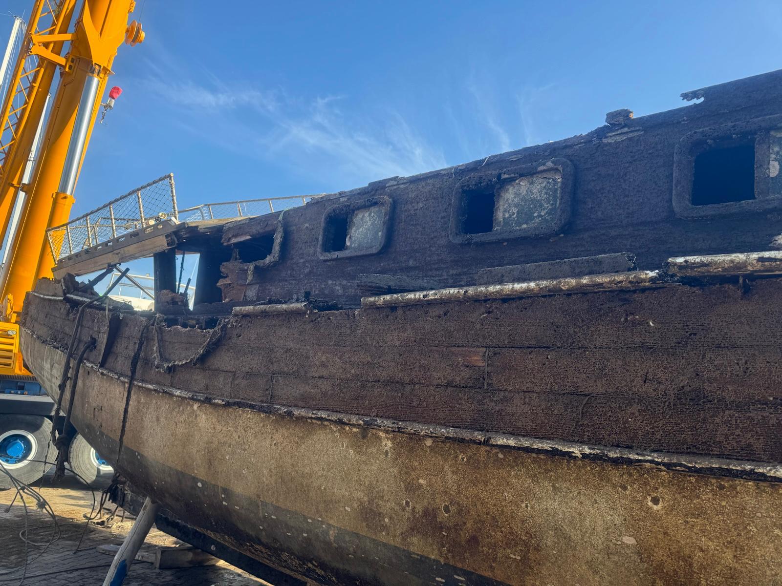 Bodrum'da Yarı Batık Tekne Kurtarıldı