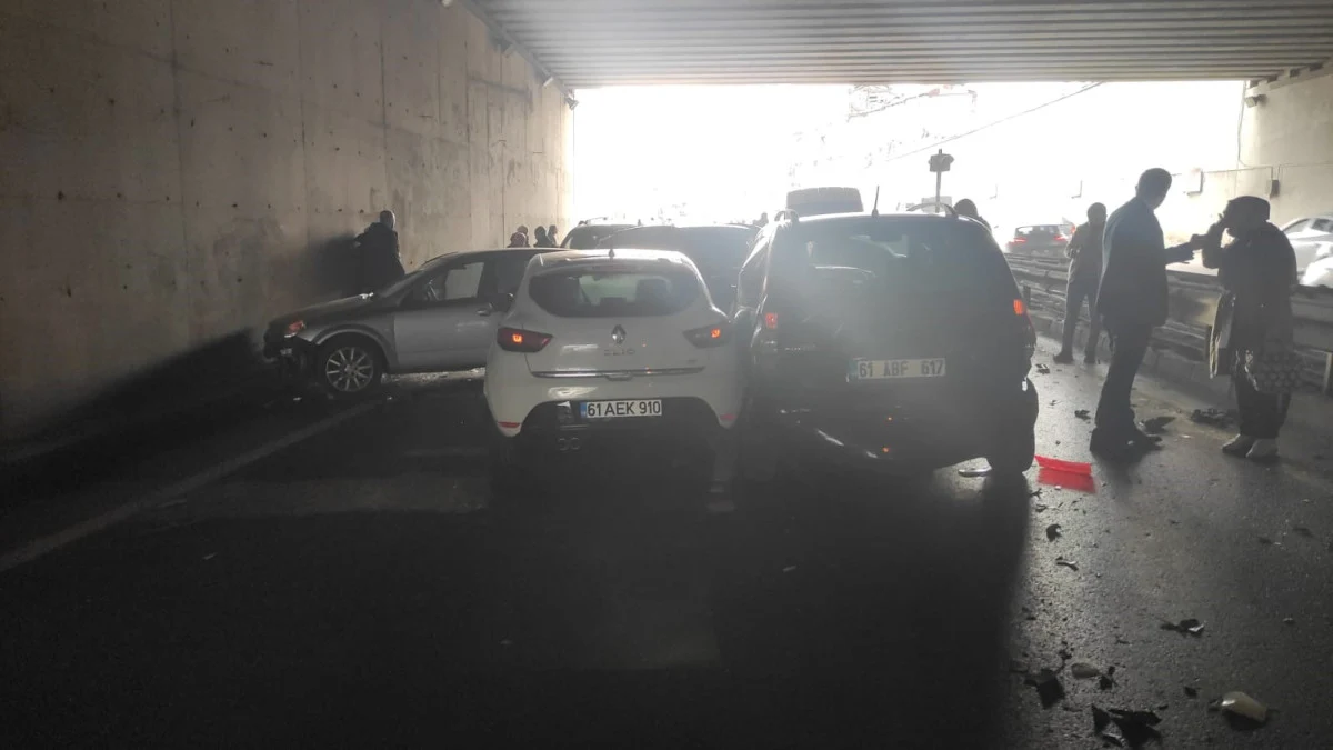 Feci Kaza:25 Araç Birbirine Girdi, 12 Yaralı