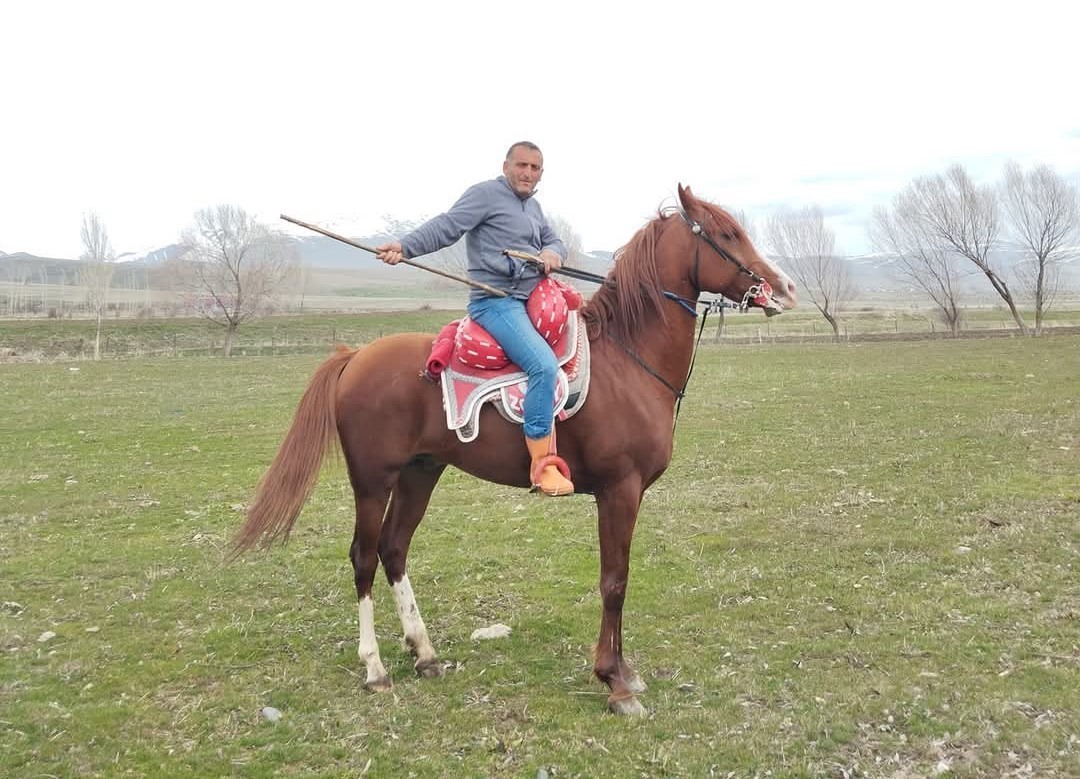 At Üzerinde Kalp Krizi: Sporcu Hayatını Kaybetti