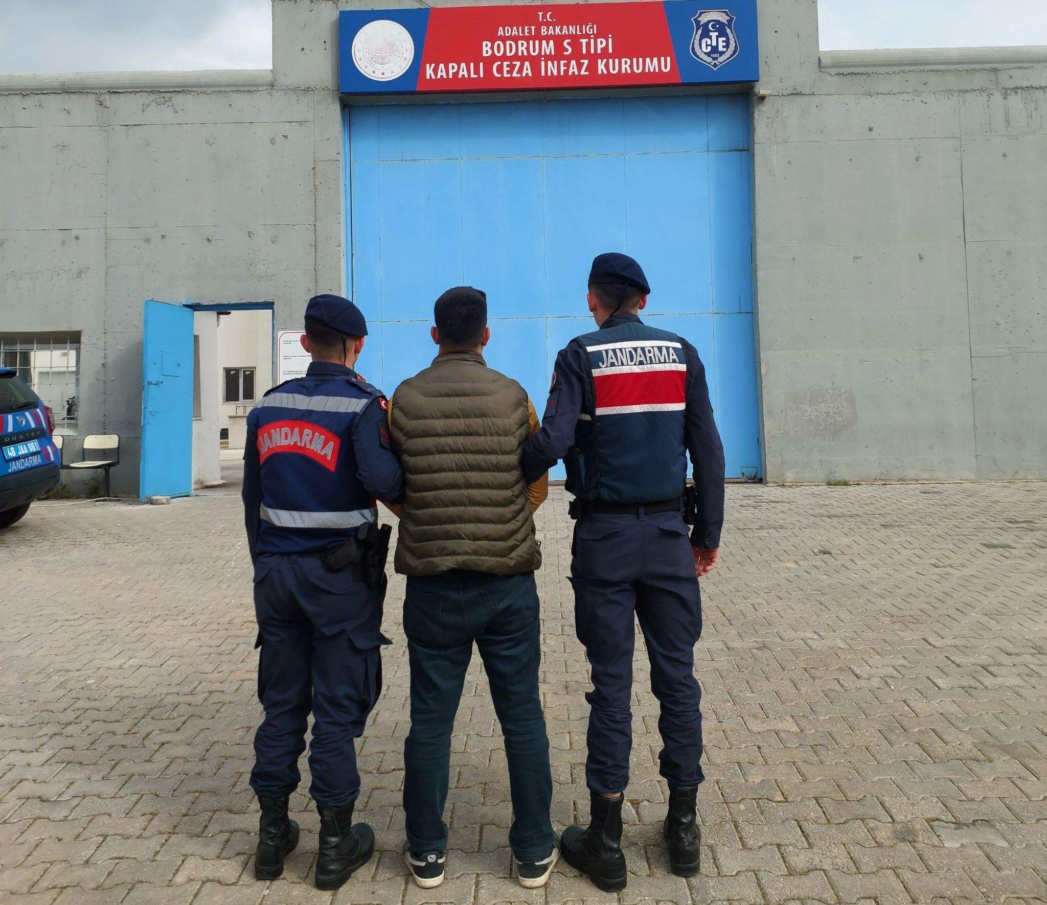 10 Yıllık Hapis Cezasıyla Aranıyordu, Bodrum’da Kıskıvrak Yakalandı