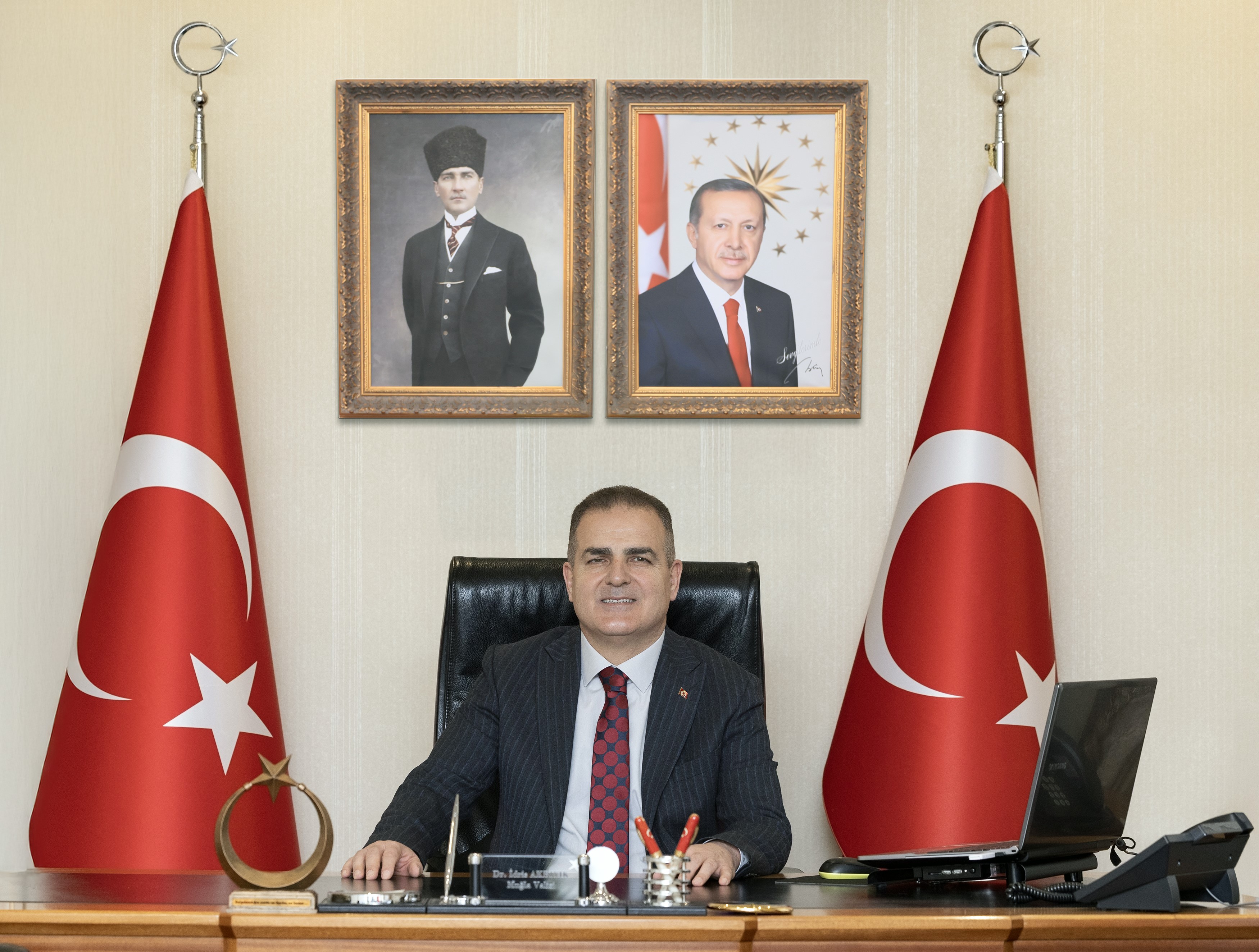 Muğla Valisi Dr. İdris Akbıyık’tan 23 Nisan Mesajı