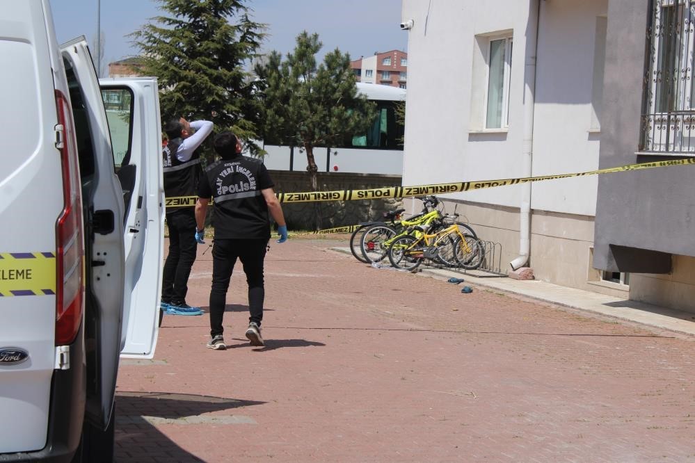 Talihsiz Kaza: Cam Silerken Düşen Kadın Hayatını Kaybetti