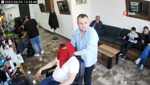 Berberde Depreme Böyle Yakalandılar: Müşteri Yerinden Bile Kımıldamadı