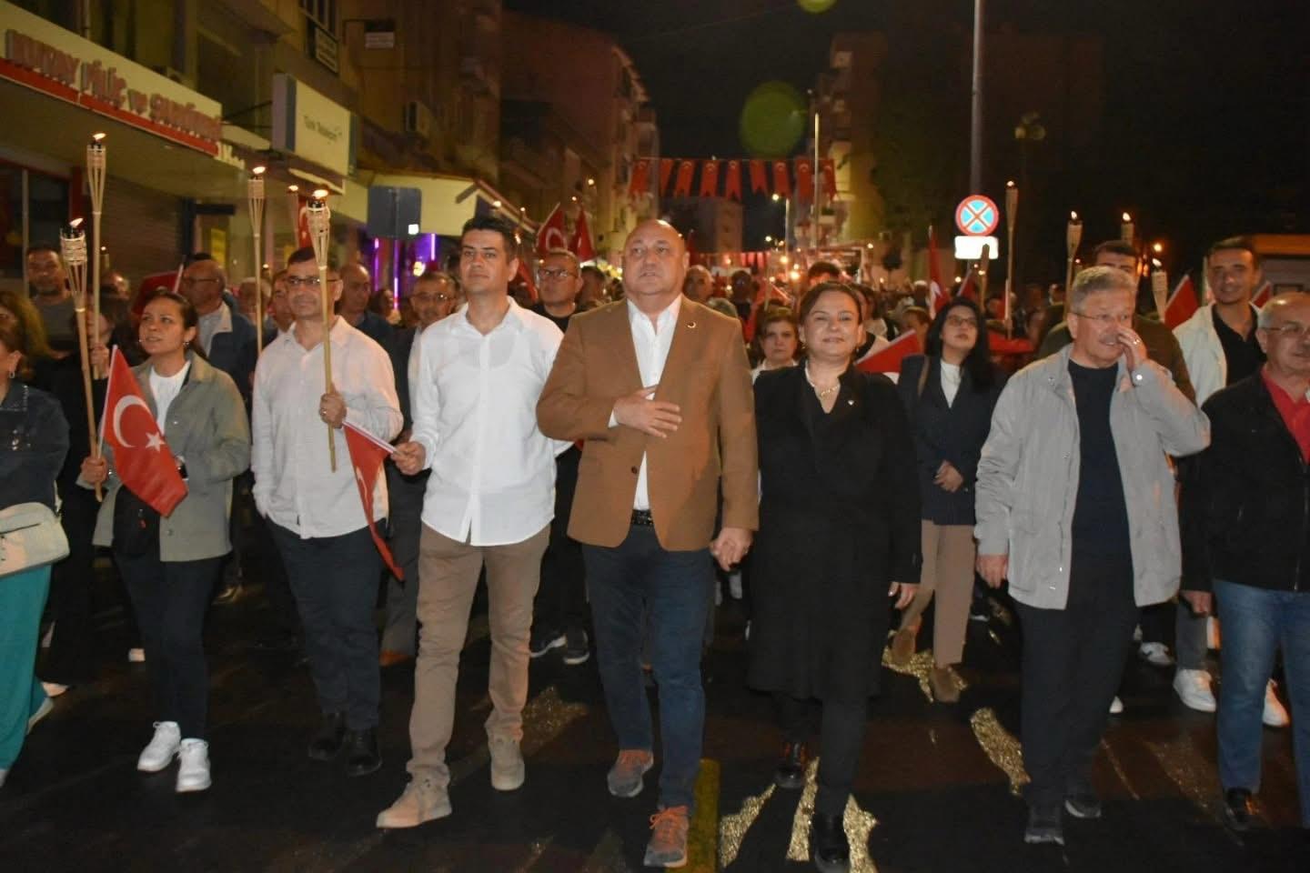 Yatağan’da 23 Nisan Coşkusu Fener Alayı ile Taçlandı