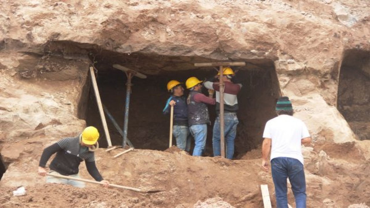 Kaya mezarları bulundu