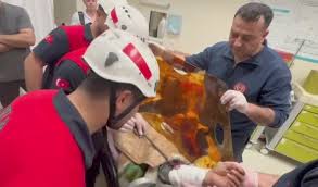 Demir Şiş Koluna Saplandı: İtfaiye Hastaneye Gitti