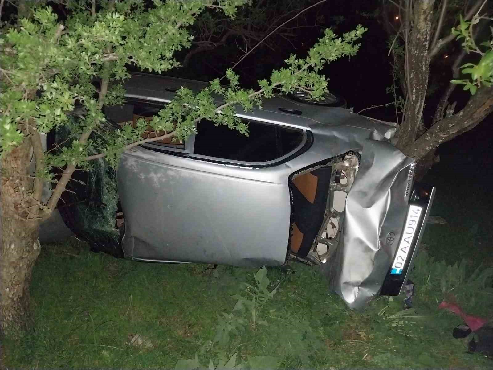 Feci Kaza: Otomobil Şarampole Yuvarlandı