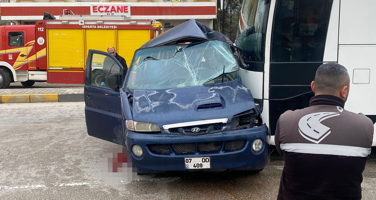 Yolcu Otobüsü Kaza Yaptı: 1 Ölü 2 Yaralı