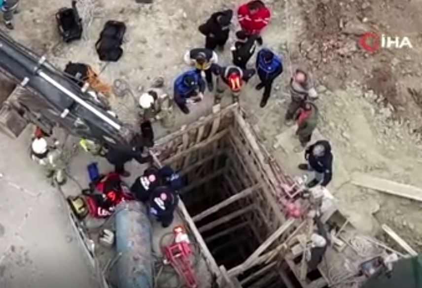 İş Makinesi Çarptı, Asansör Boşluğuna Düştü