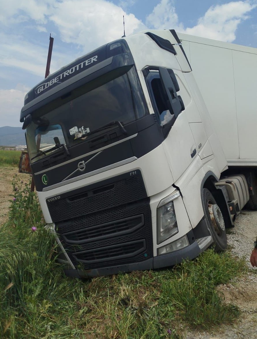 Muğla'da Balik Dolu Tır Devrildi