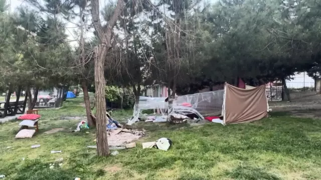 Kan Donduran Olay:Parkta Eşini Ve Baldızını Vurdu