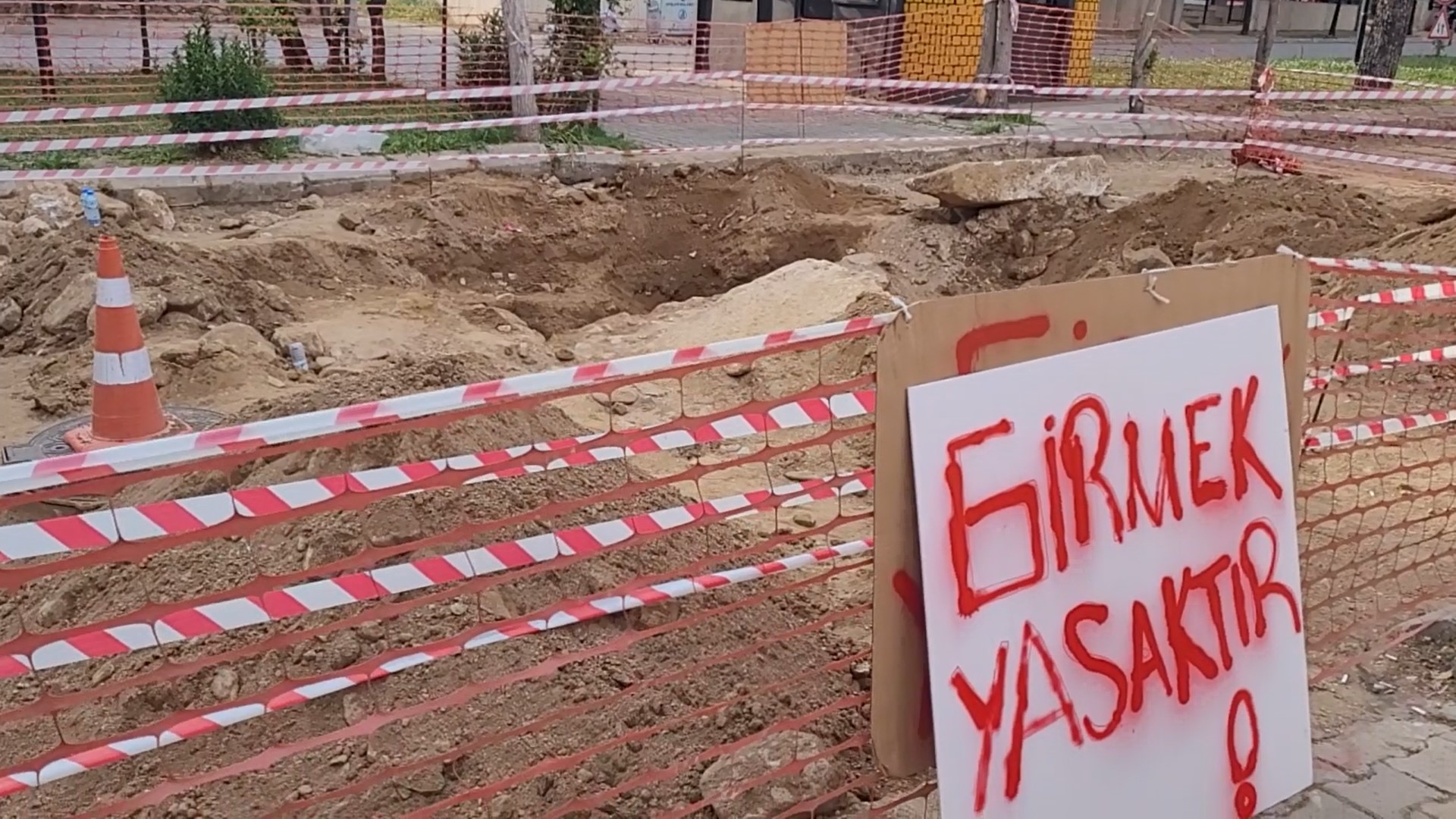 Yol Çalışmasında Küplerin İçinden Binlerce Yıllık Sır Çıktı