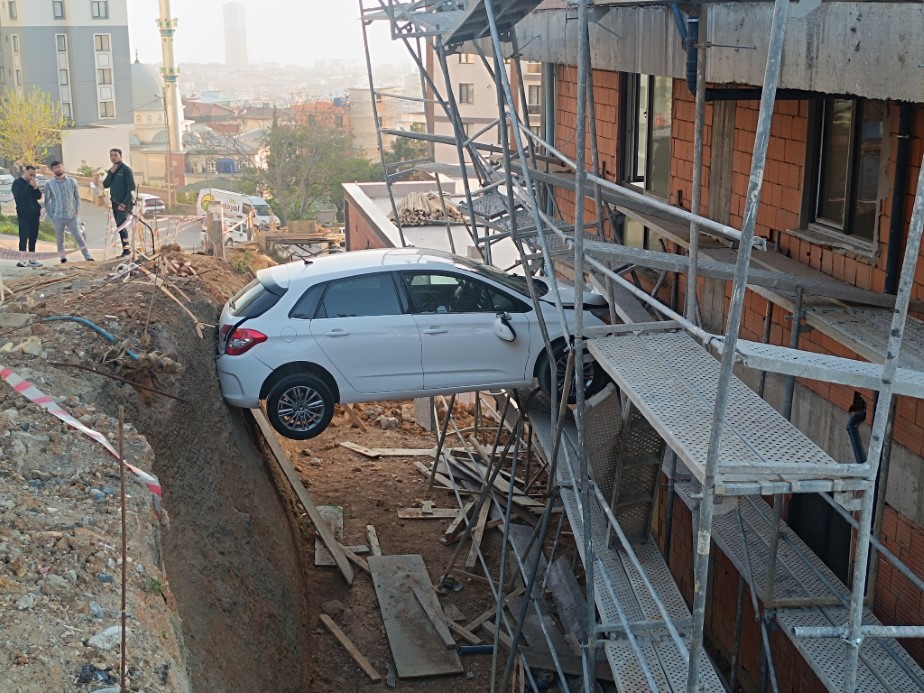 Gören Şaştı, Havada Asılı Kaldılar: 4 Kişilik Mucize Kurtuluş