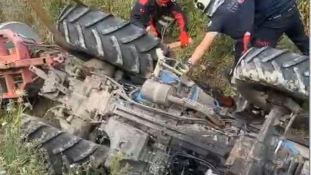 Devrilen Traktörün Altında Kalan Sürücü Hayatını Kaybetti
