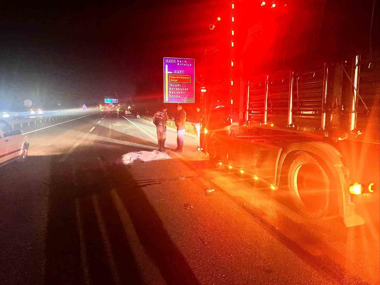 Park Halindeki Tıra Çarpan Motosiklet Sürücüsü Hayatını Kaybetti