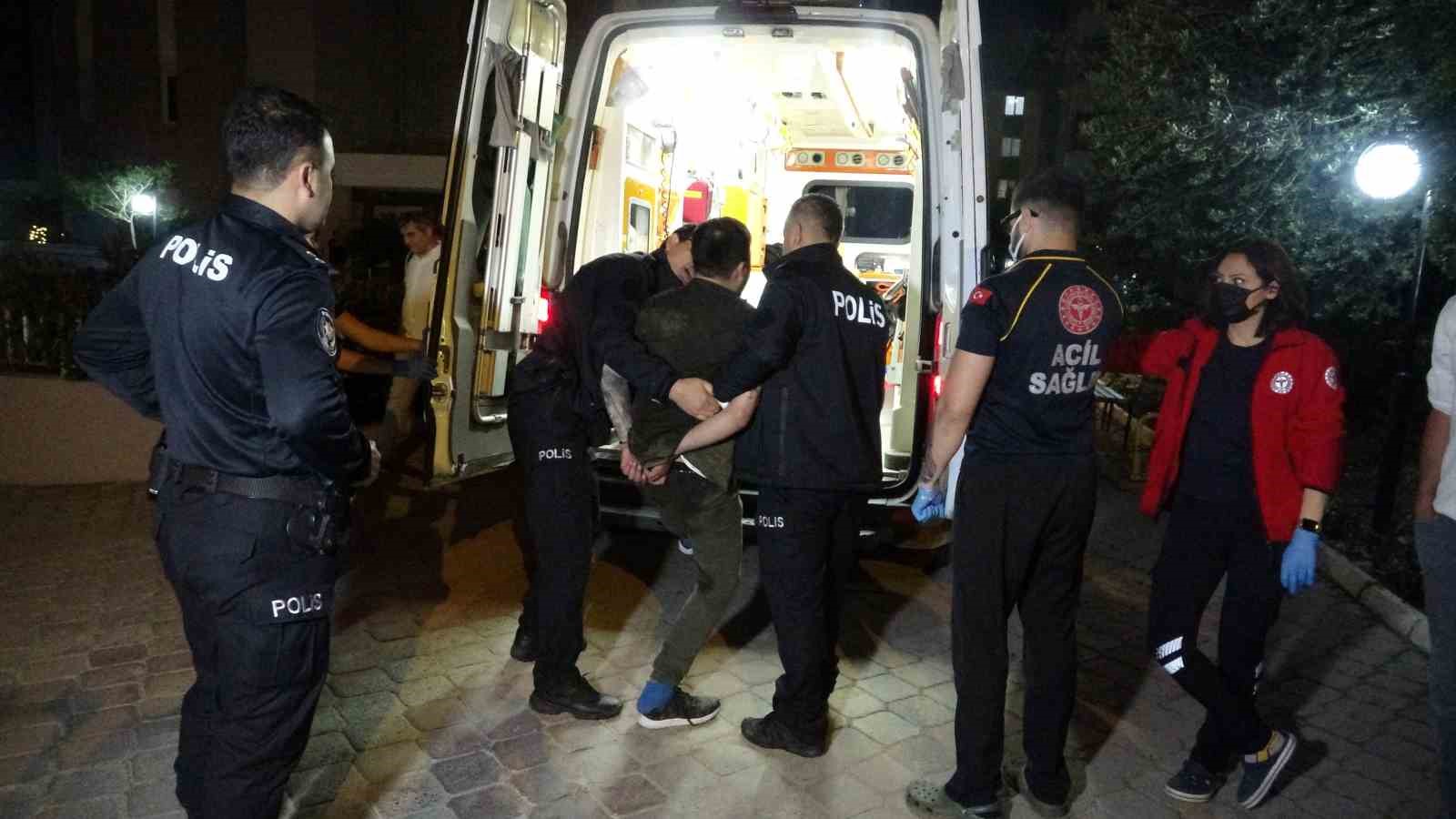 Aile Dramı: Anne ve Babasını Odaya Kilitleyip Ekiplere Direndi